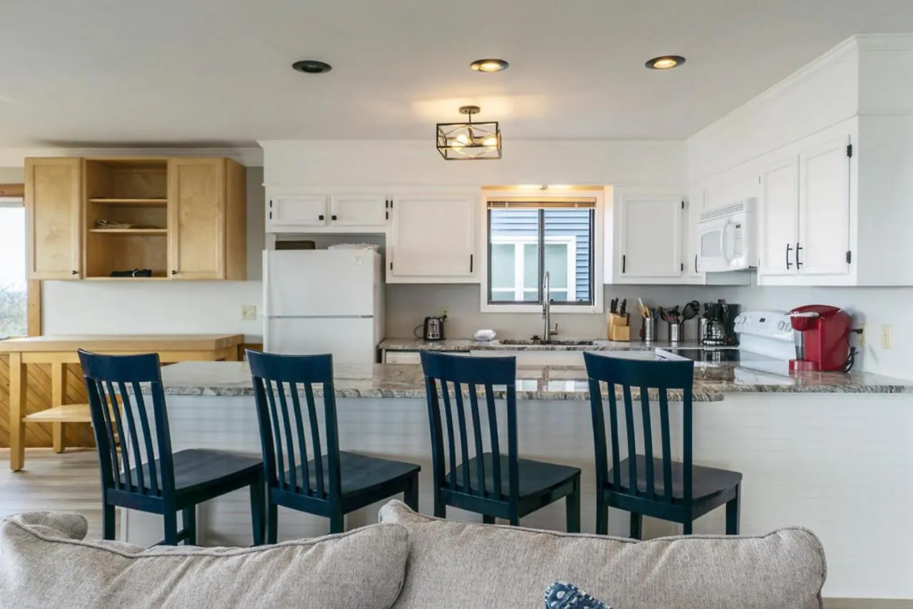 A Bella Vista By * Oak Island