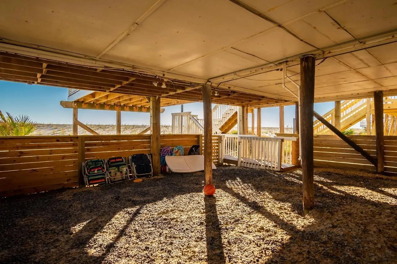 Holiday home On Turtle Time By Oak Island