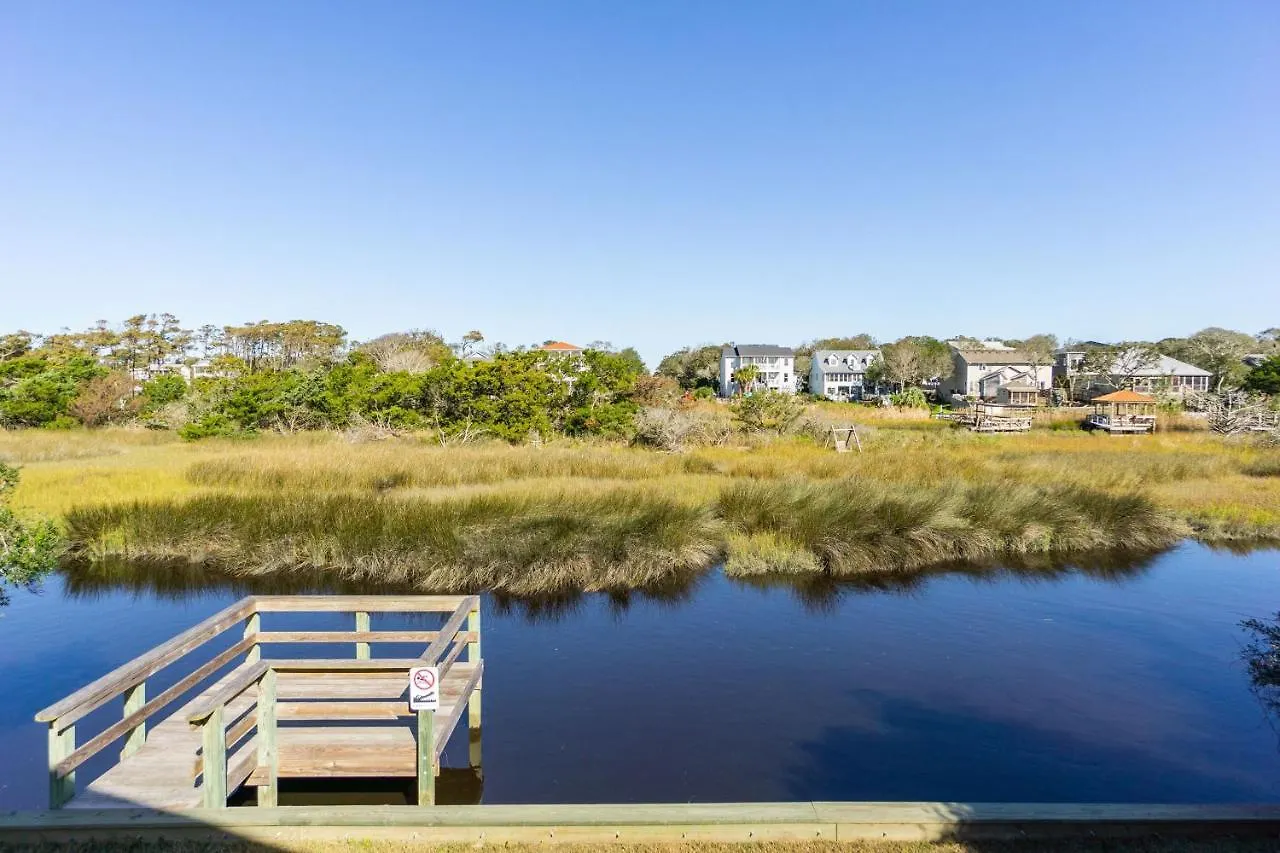 Otter By Holiday home Oak Island