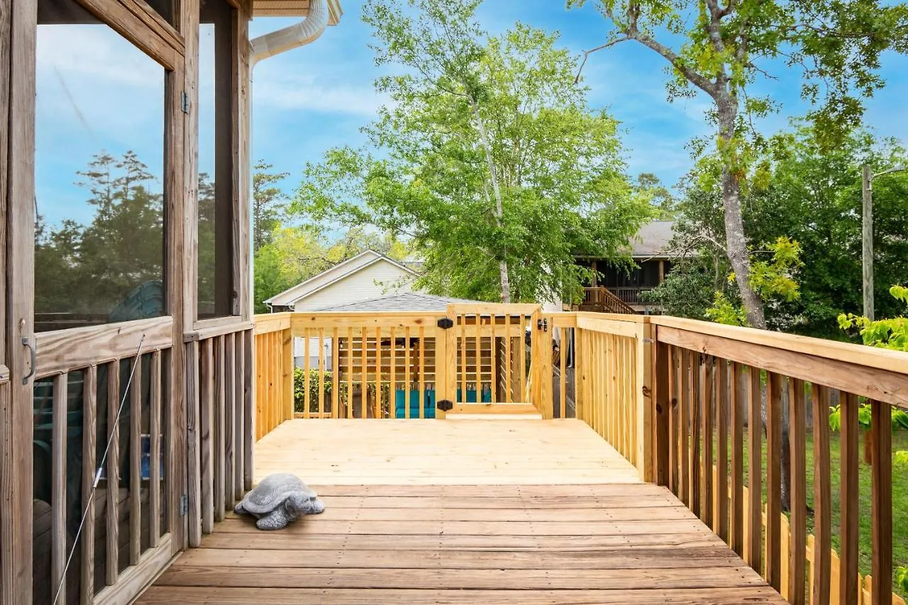 Woodlands Wonder By Oak Island