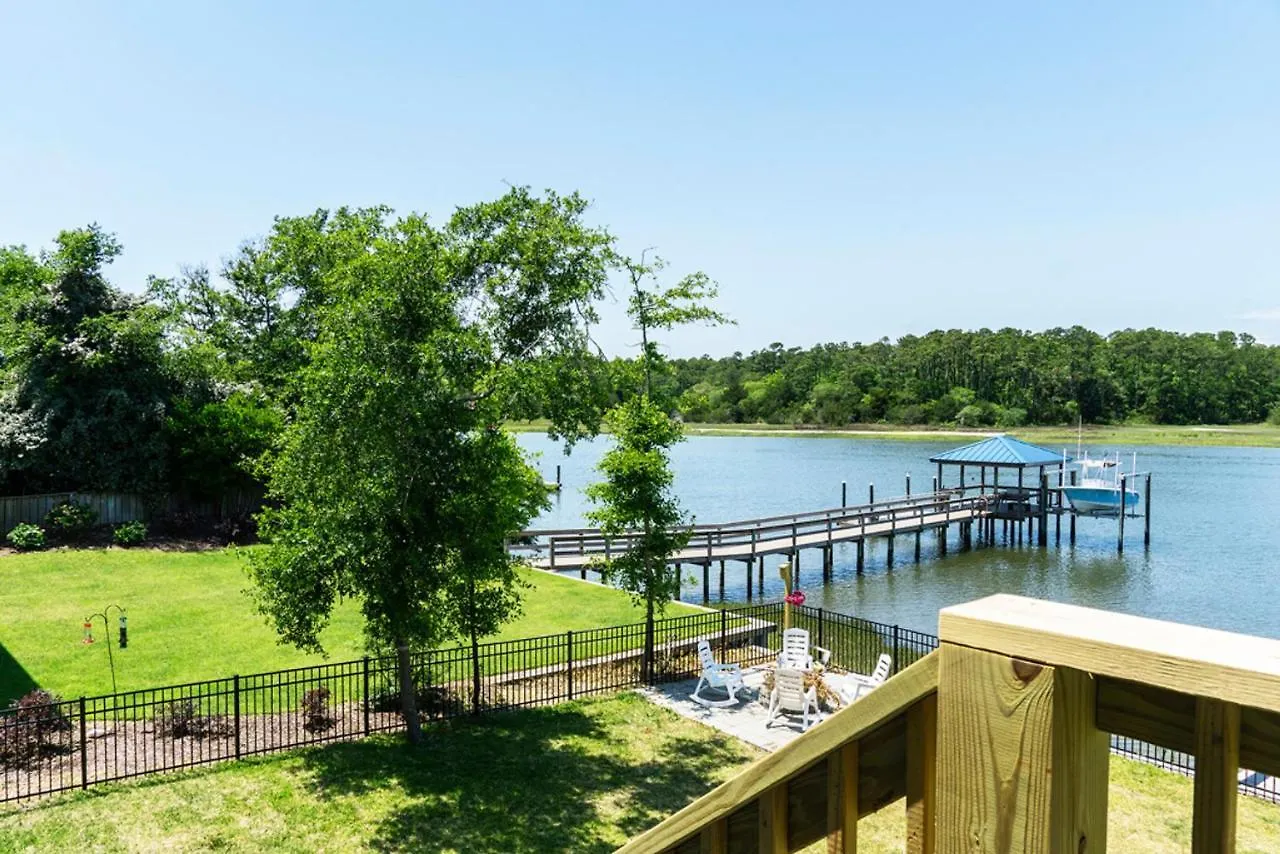 Waterway Haven By Holiday home Oak Island