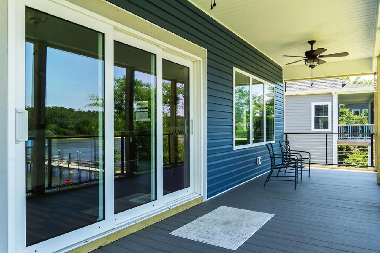 Holiday home Waterway Haven By Oak Island