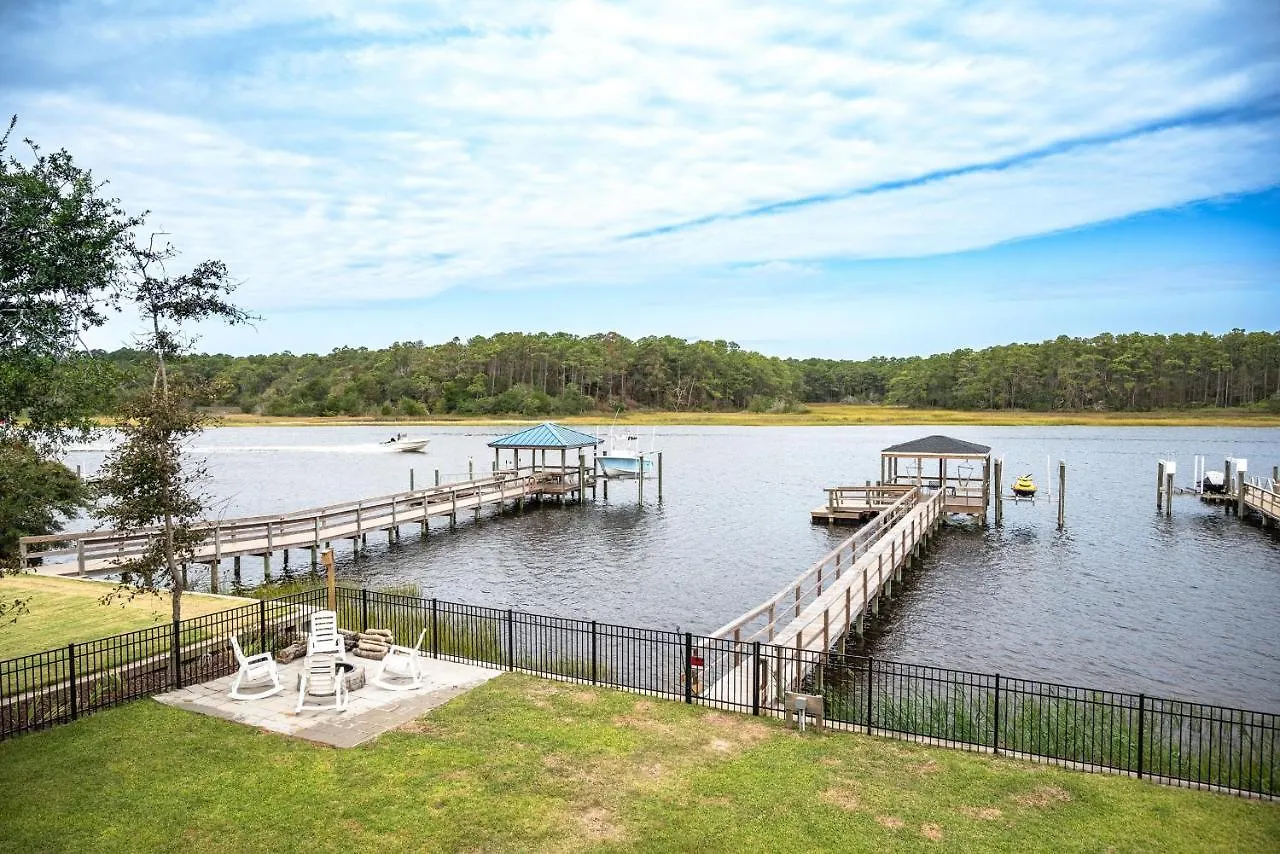 Waterway Haven By Holiday home