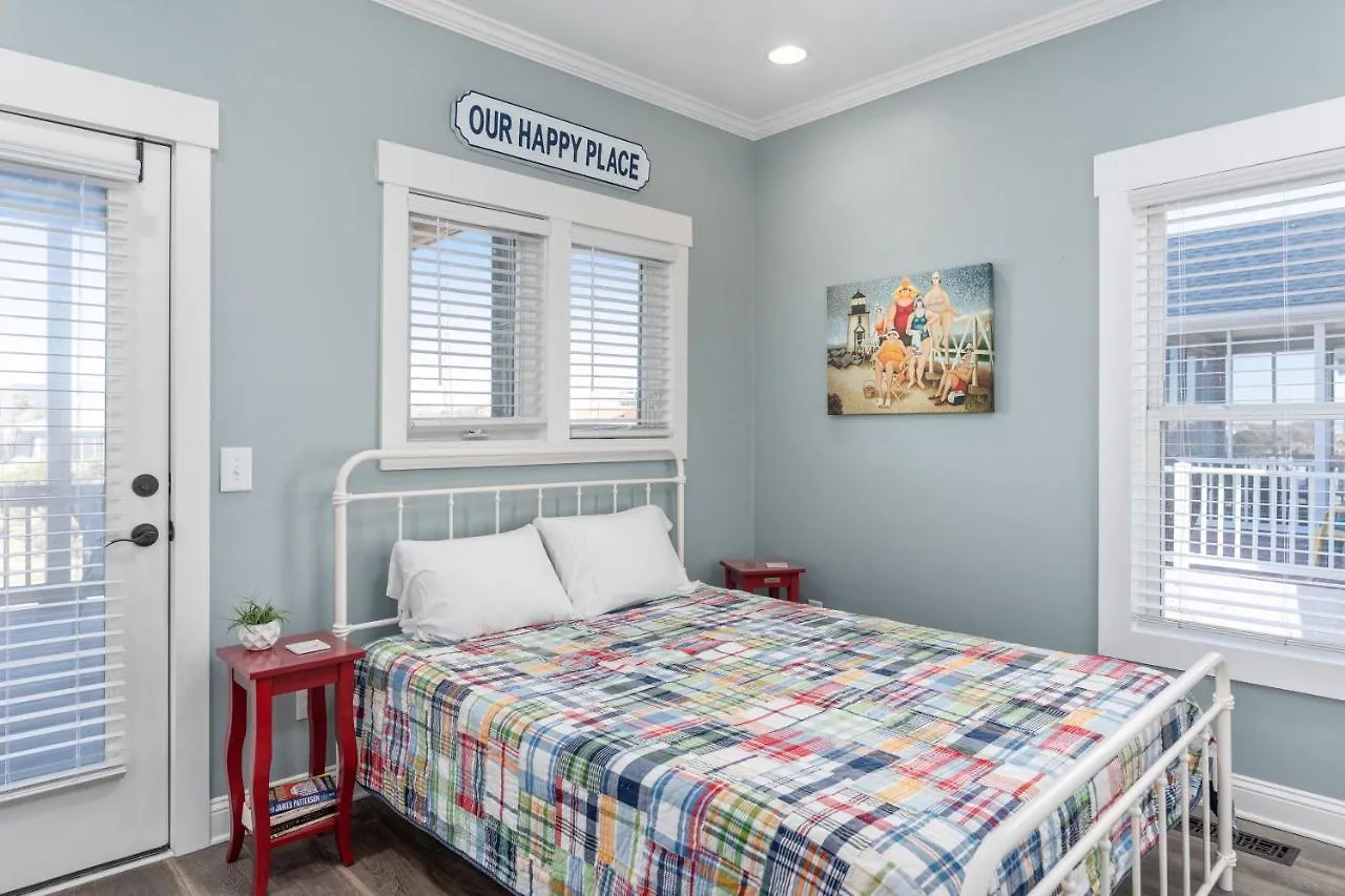 Holiday home The Treasure Chest By Oak Island