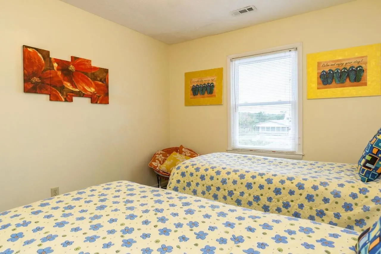 Holiday home Beachypeachykeen By Oak Island