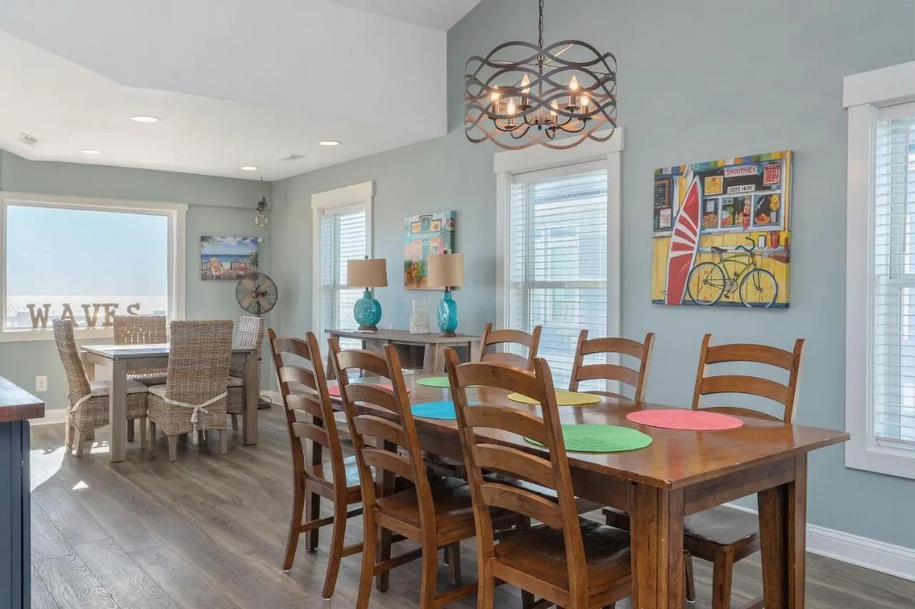 Holiday home The Treasure Chest By Oak Island