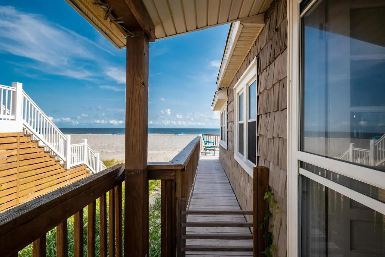 Beside The Sea By Holiday home *