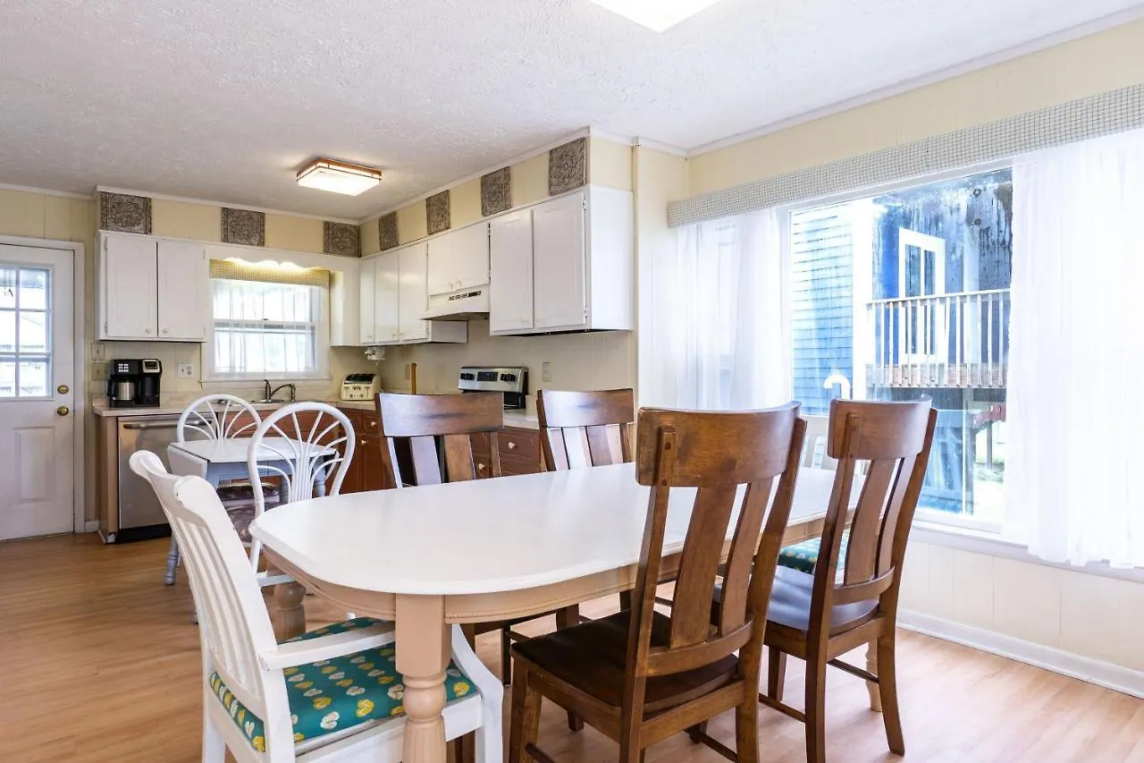 Beachypeachykeen By Holiday home *