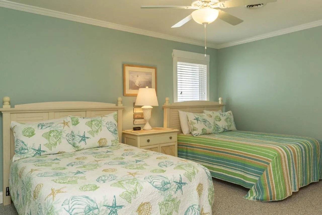 Spinnaker By Holiday home Oak Island