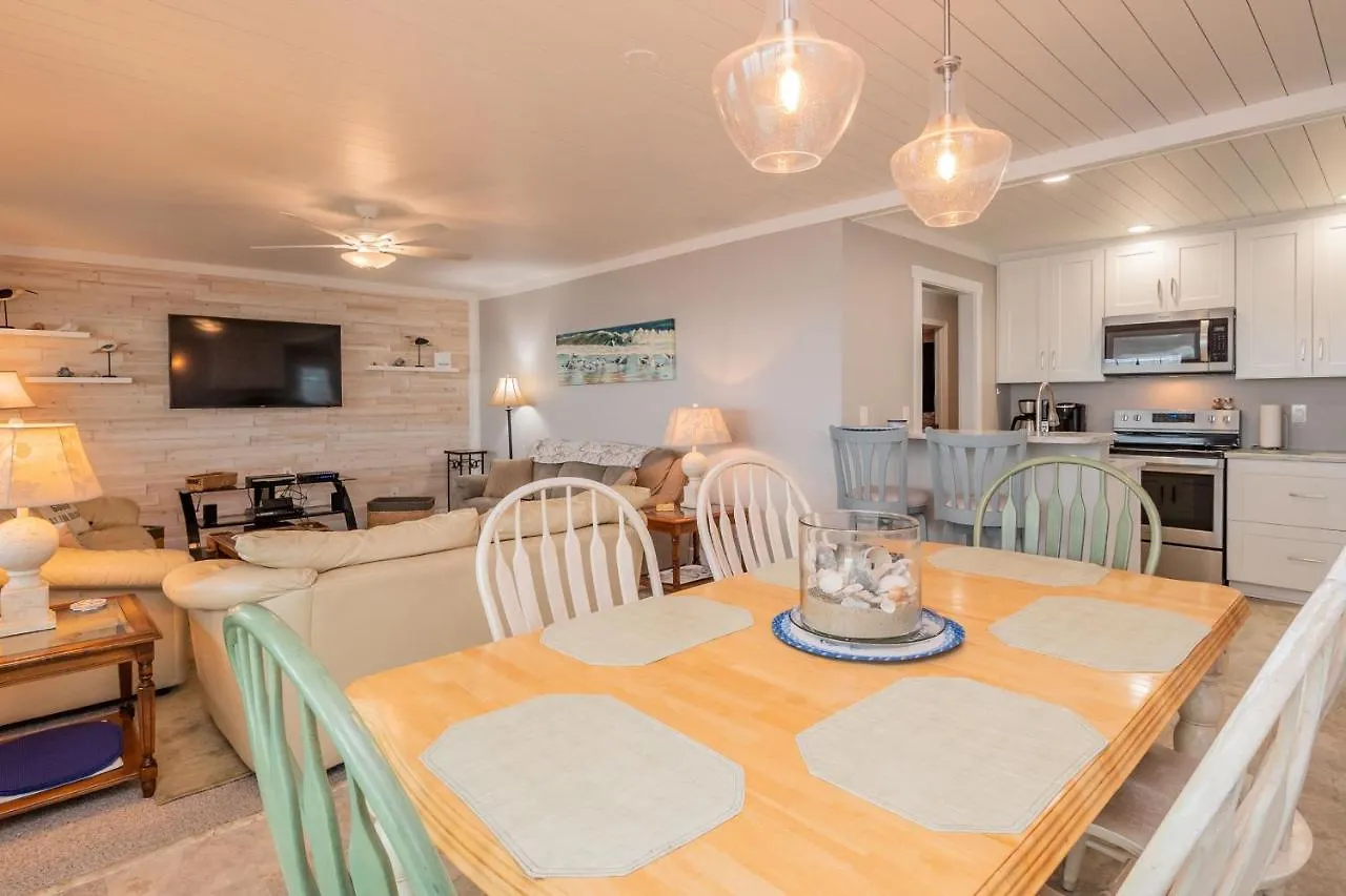 Dip By Holiday home Oak Island