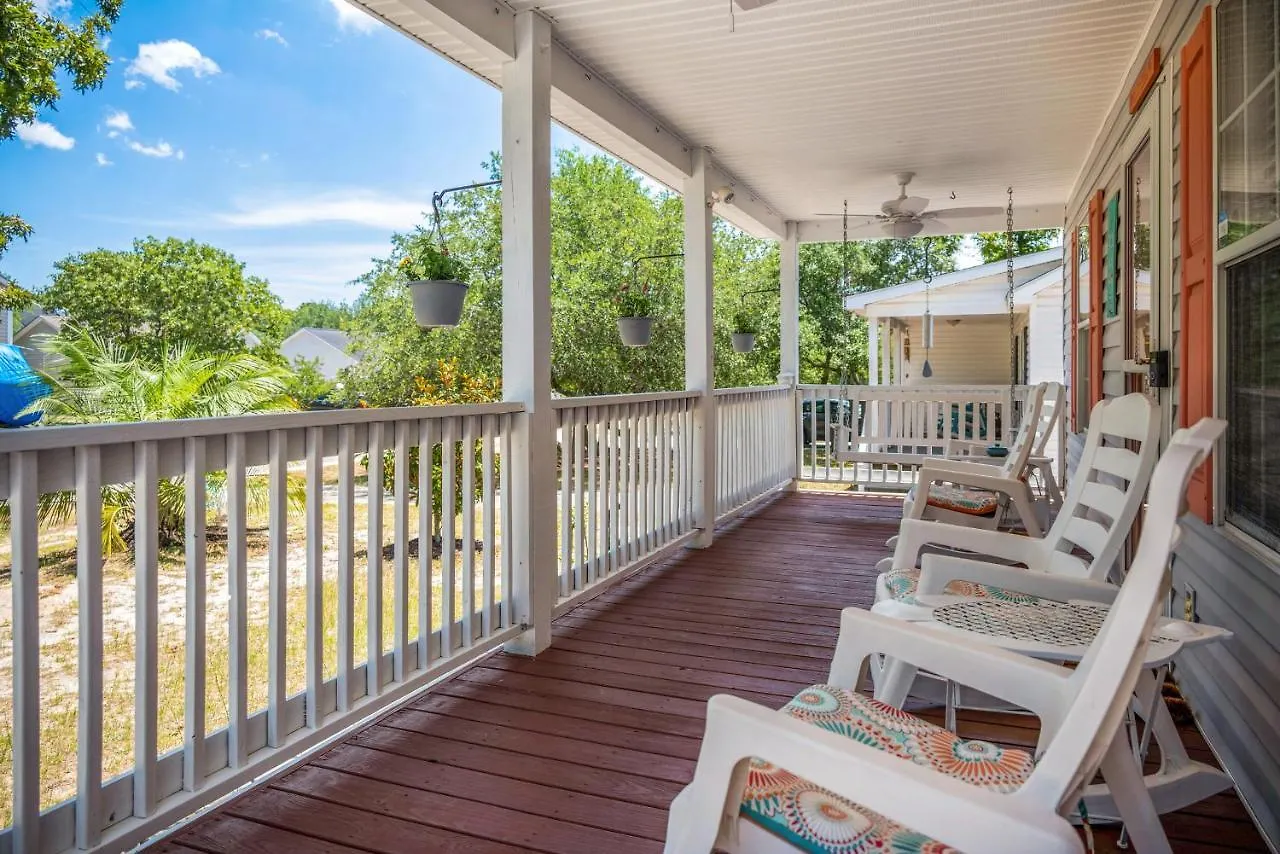 Holiday home 9th Street Sandy Feet By Oak Island