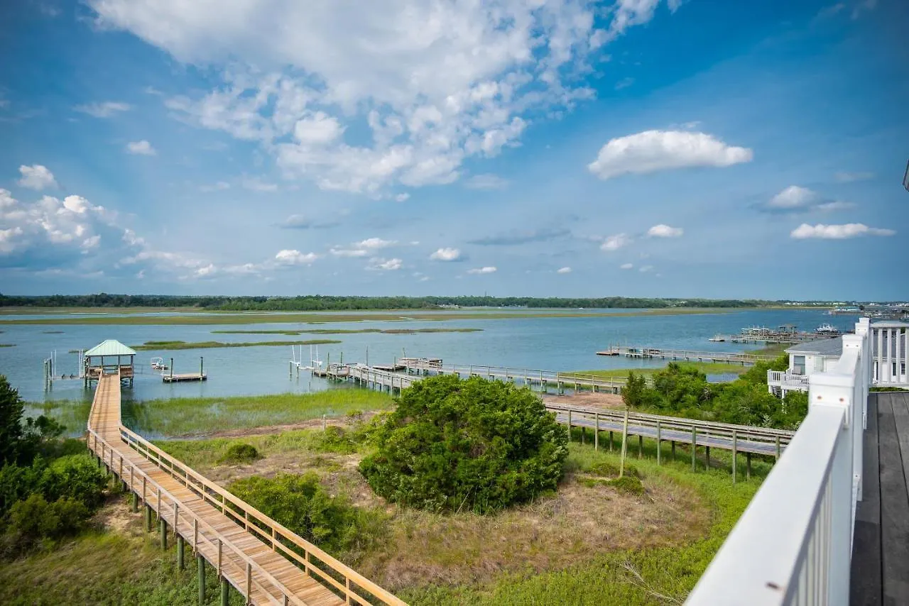 Pier Pleasure By Holiday home Oak Island