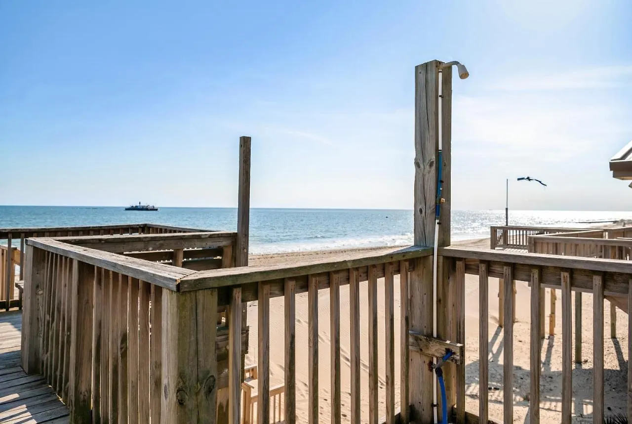 Holiday home Front Row By Oak Island