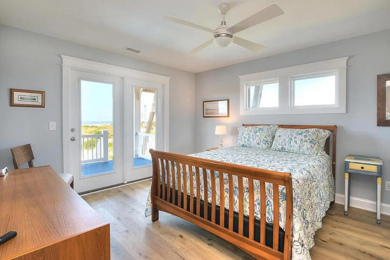 Gratitude Holiday home Oak Island