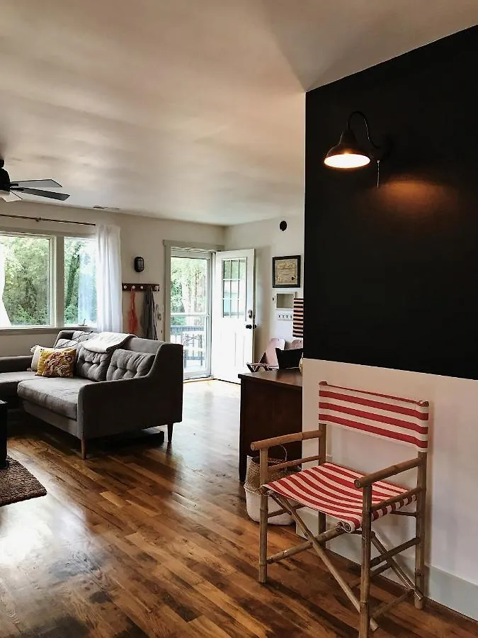 Holiday home By The Sea: Pagnotto Shellback House Oak Island