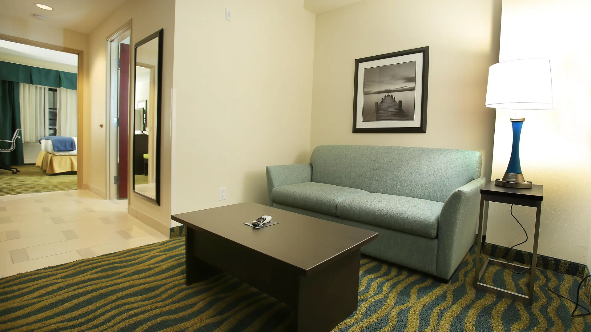 Express & Southport - Area By Ihg Hotel 2*