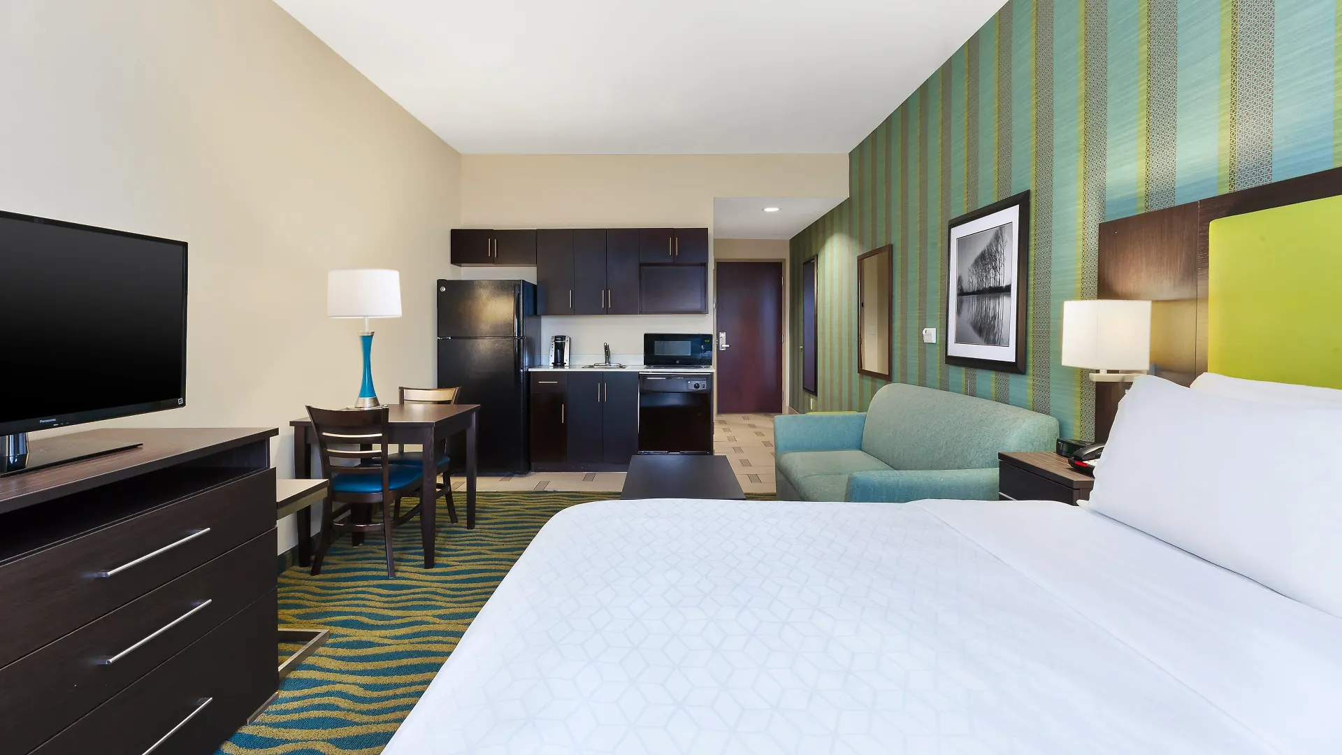 Express & Southport - Area By Ihg Hotel