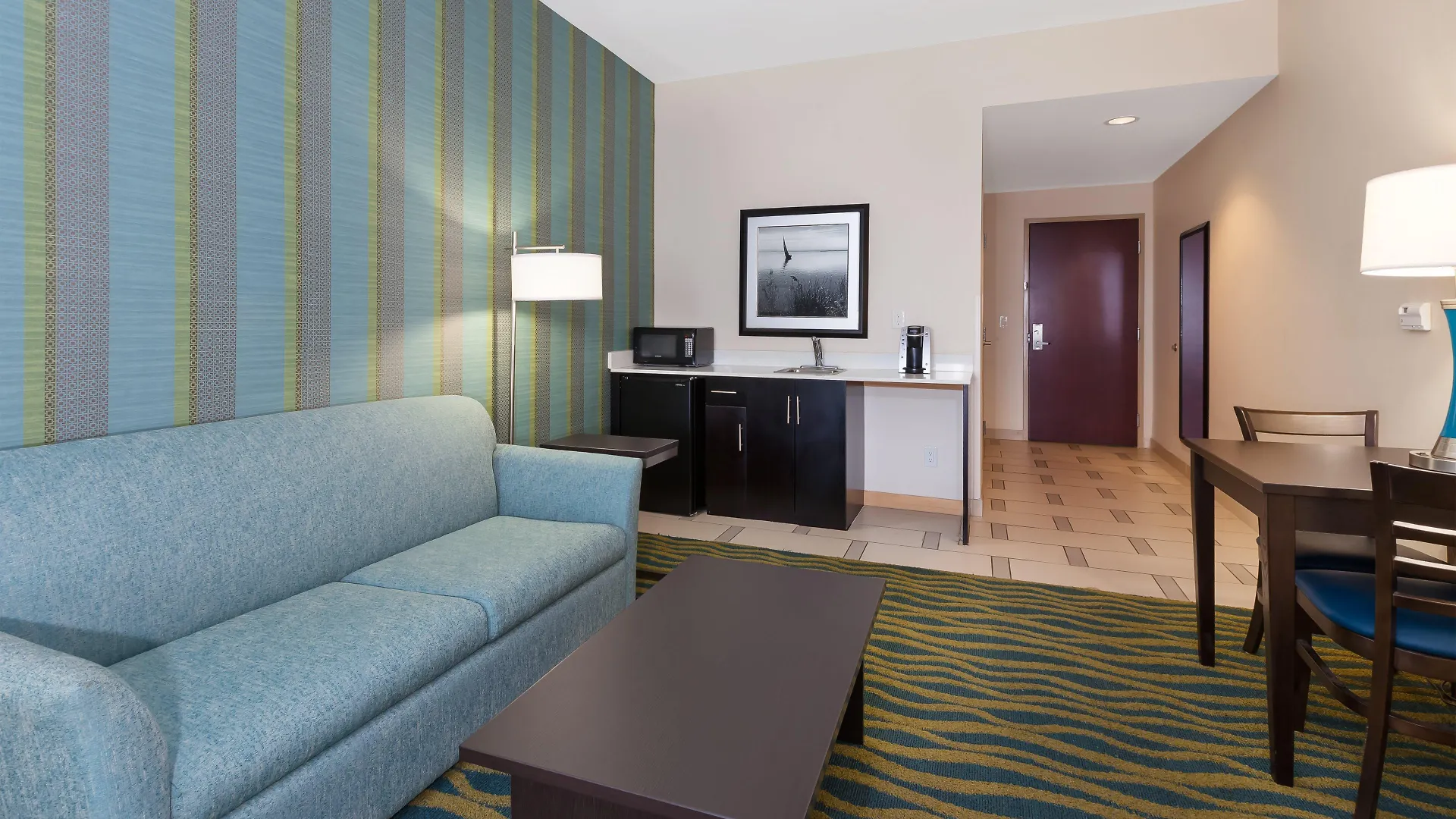 Express & Southport - Area By Ihg Hotel 2*