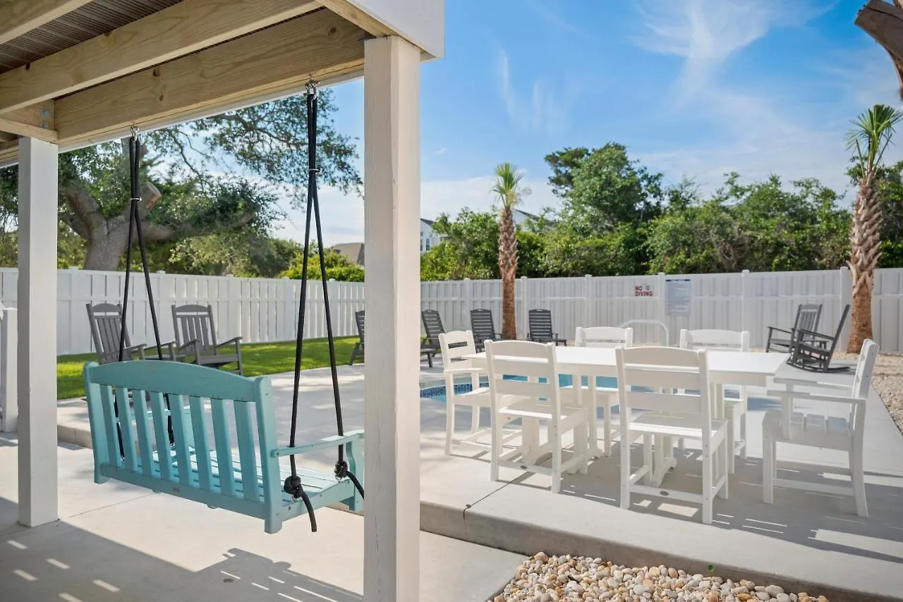 A Pier To Sea By Holiday home Oak Island