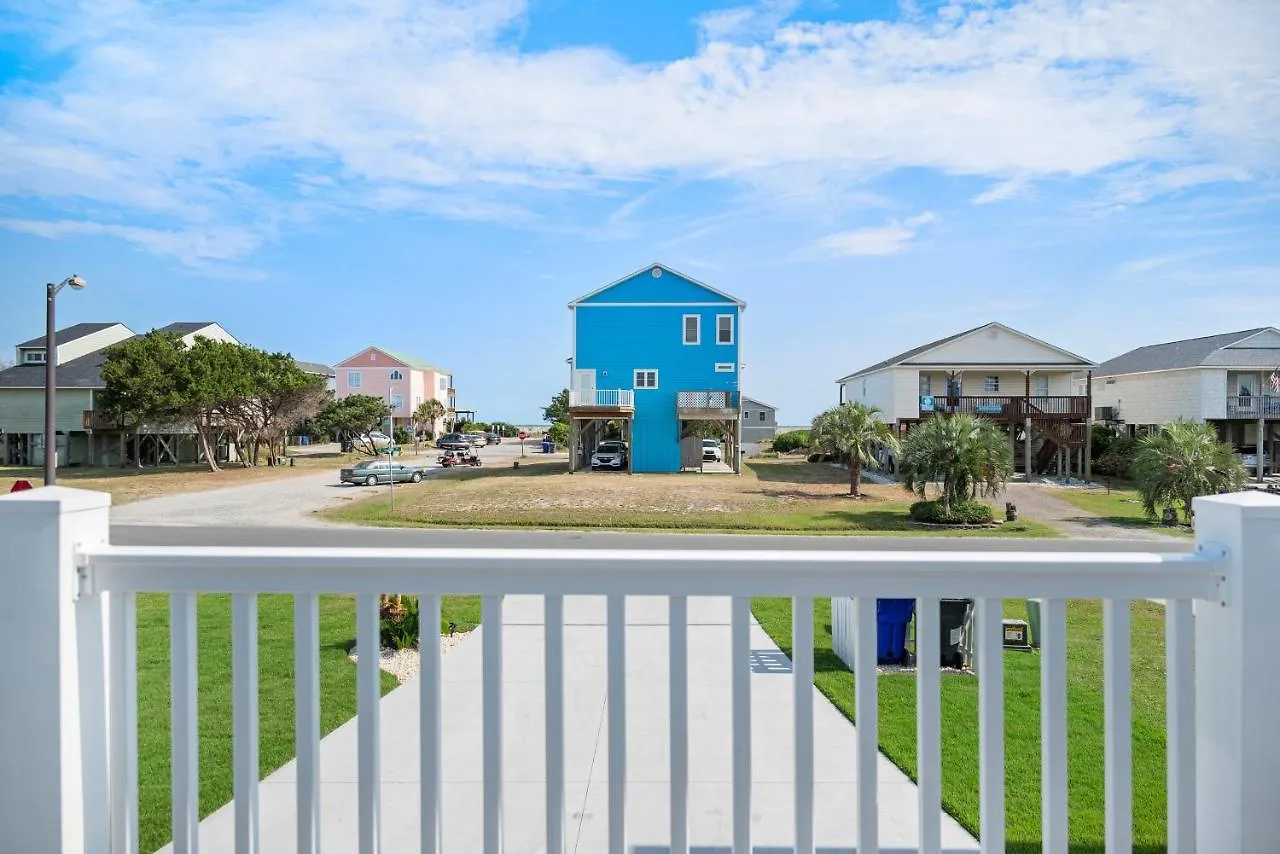 A Pier To Sea By Holiday home *
