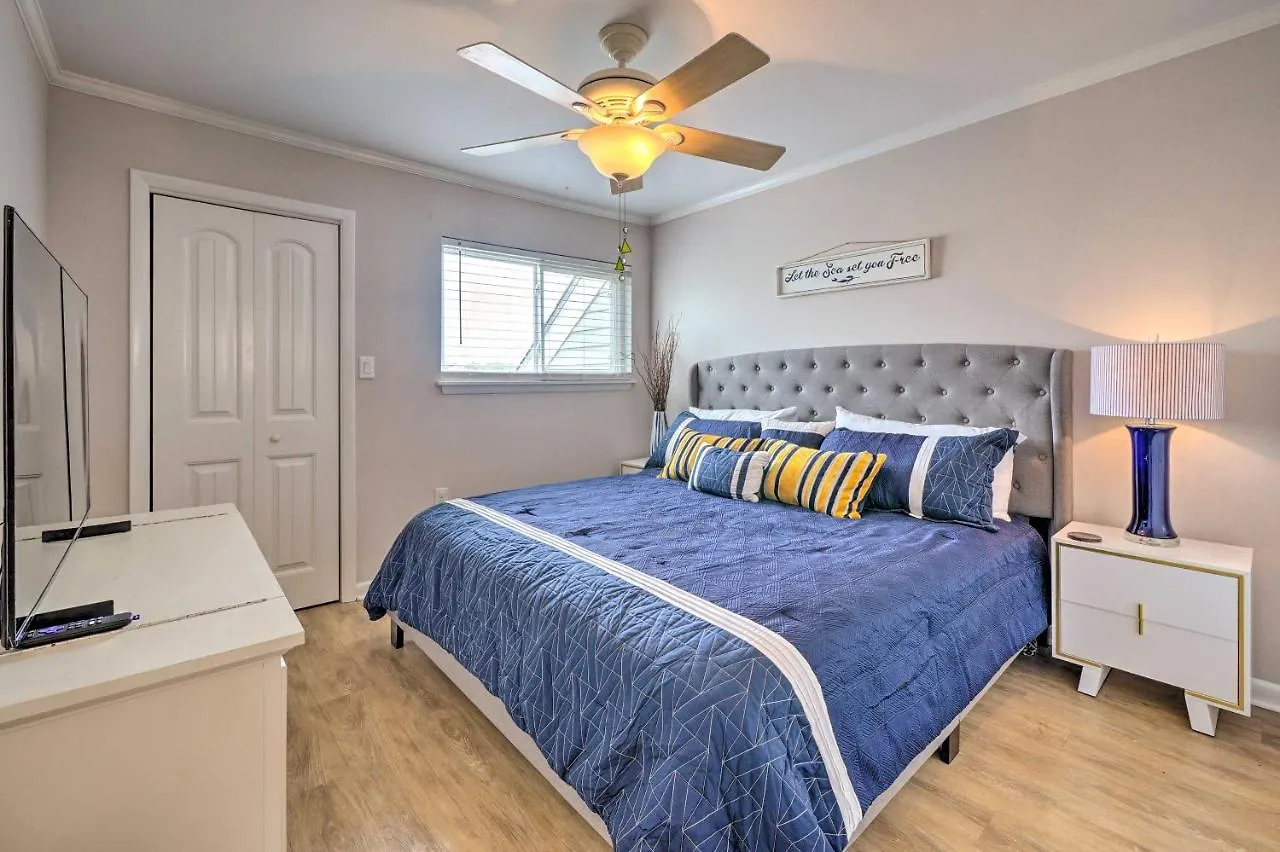 Beachfront With Unobstructed Ocean Views! Apartment