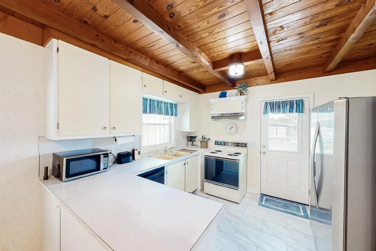 Ginny's Coastal Holiday home Oak Island