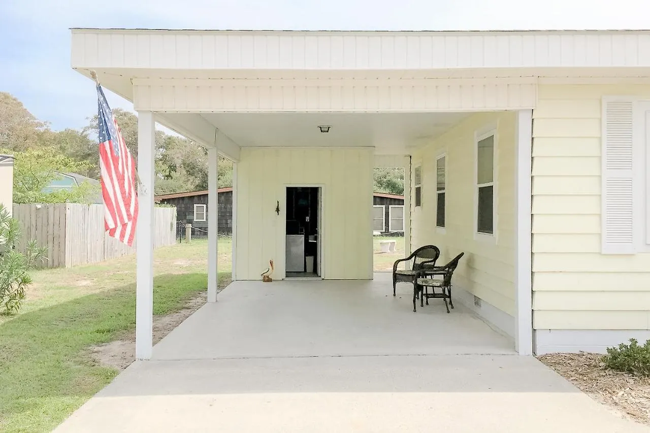 Ginny's Coastal Holiday home Oak Island