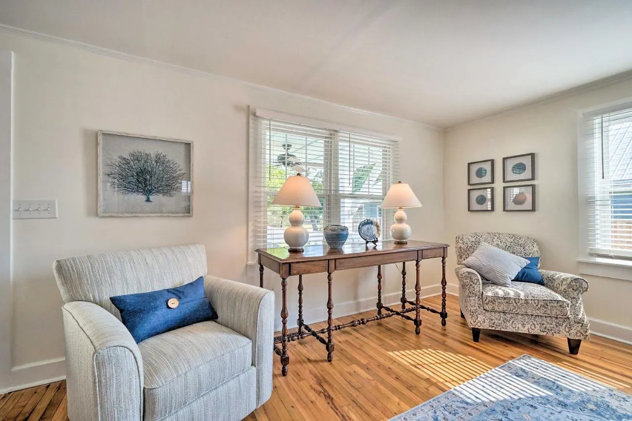Historic Family Less Than 1 Mi To Long Beach! Oak Island