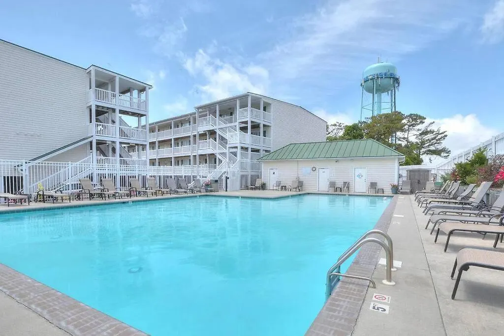 Apartment 3 Bedroom Condo, Ocean Views & Short Walk To Beach!