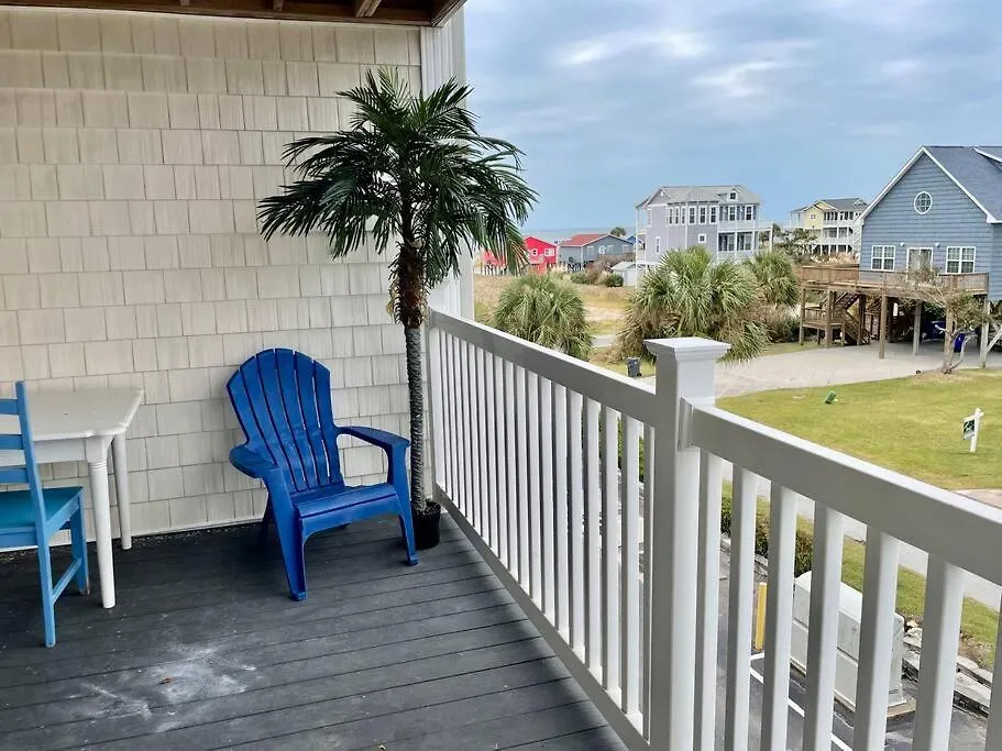 3 Bedroom Condo, Ocean Views & Short Walk To Beach!