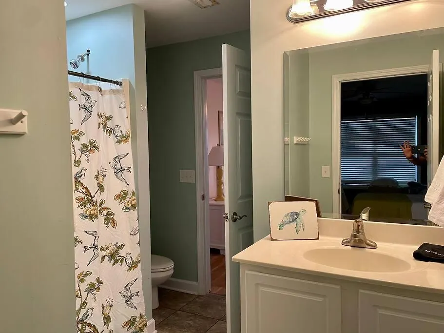 Apartment 3 Bedroom Condo, Ocean Views & Short Walk To Beach! Oak Island