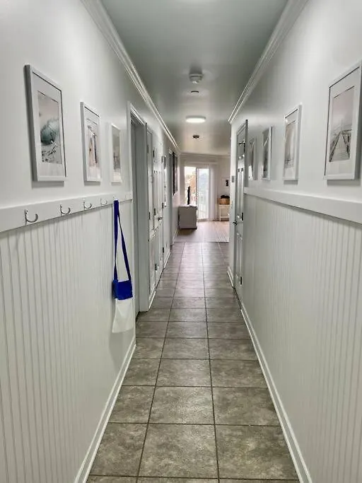 3 Bedroom Condo, Ocean Views & Short Walk To Beach! Apartment