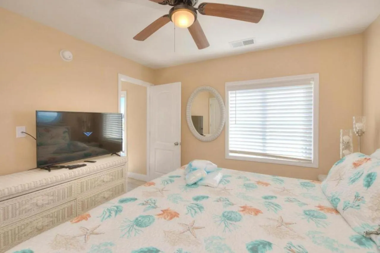 Seas The Moment Holiday home Oak Island