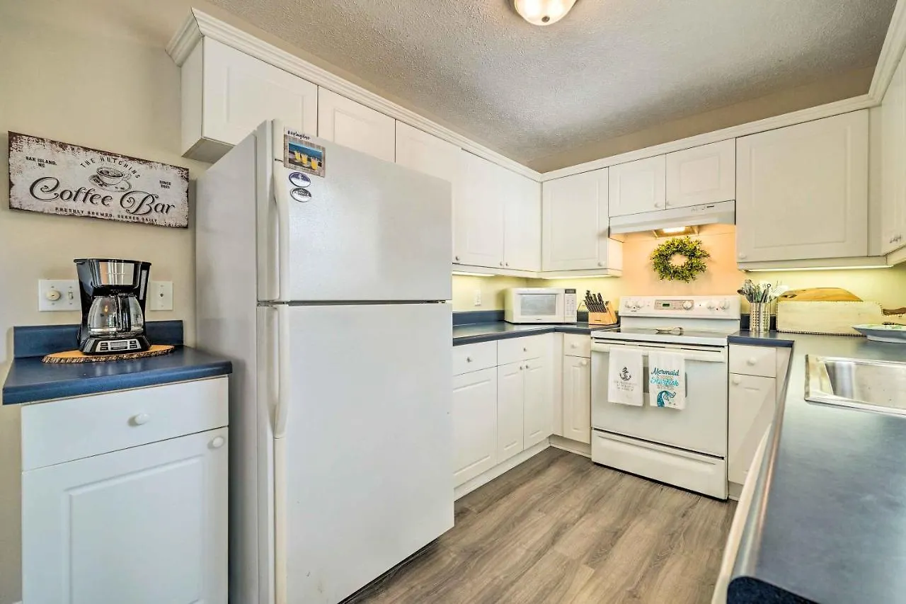 Holiday home Hideaway Hut About 1 Mi To Long Beach! Oak Island