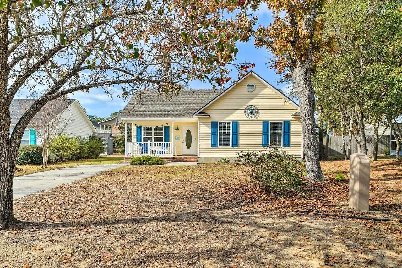 Holiday home Hideaway Hut About 1 Mi To Long Beach! Oak Island