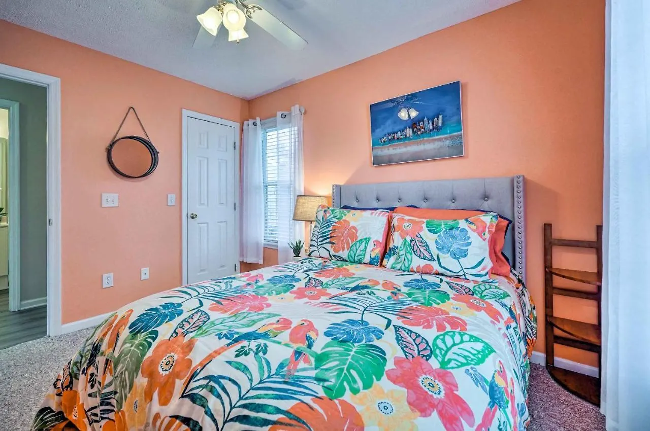 Holiday home Hideaway Hut About 1 Mi To Long Beach! *