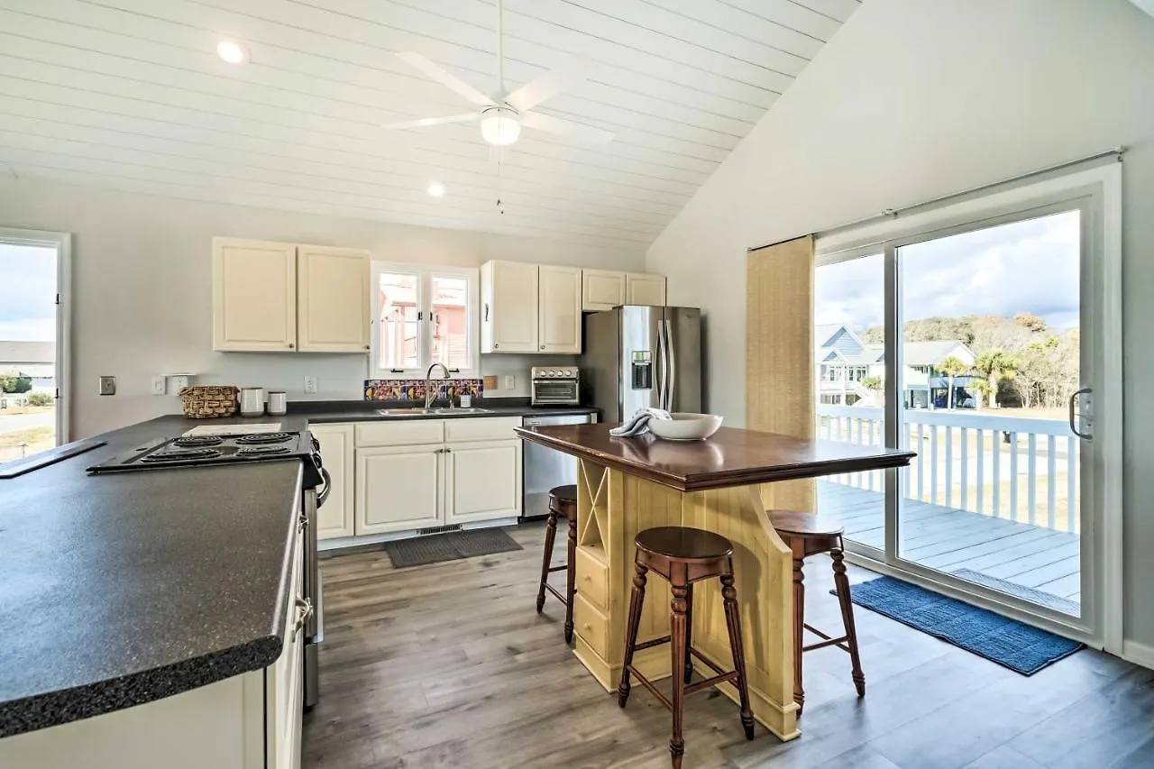 Oceanside Getaway For Families And Pets! Prázdninový dům Oak Island
