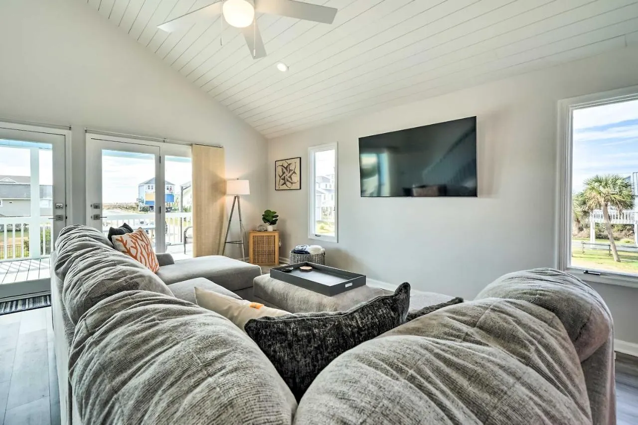 Oceanside Getaway For Families And Pets! * Oak Island