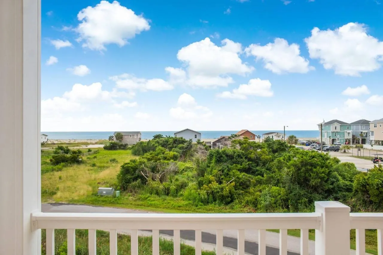Holiday home R&r By The Sea Oak Island