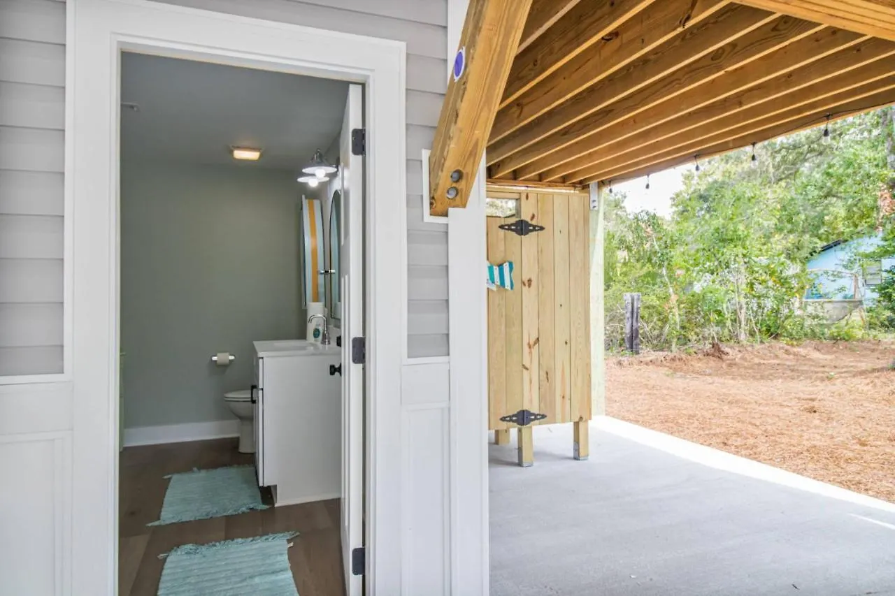 Sunshine And Wine Holiday home Oak Island