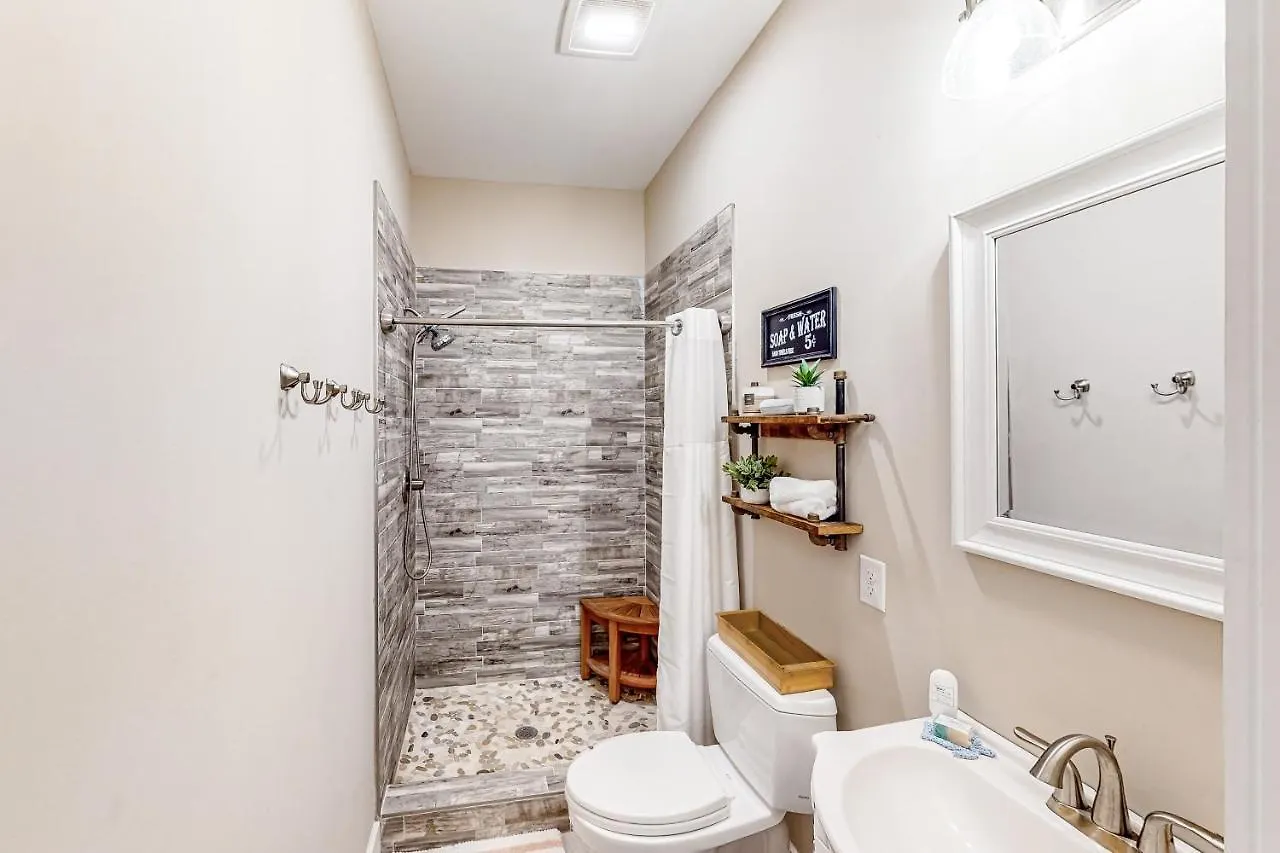 Sea N Red - Lower Holiday home Oak Island