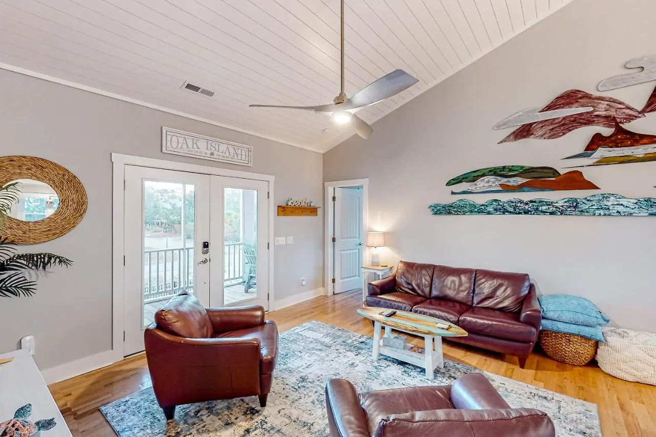 Sea N Red Holiday home Oak Island