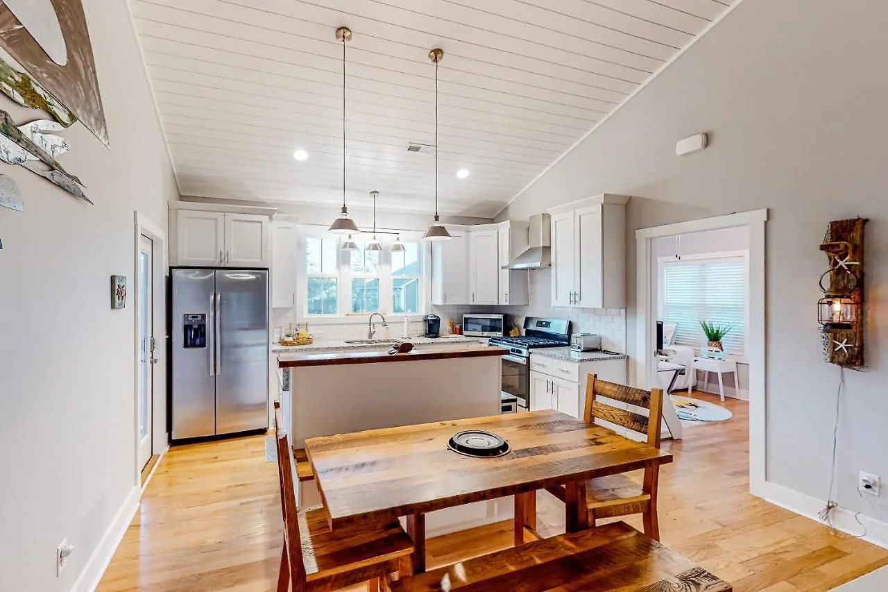 Sea N Red - Upper Holiday home Oak Island