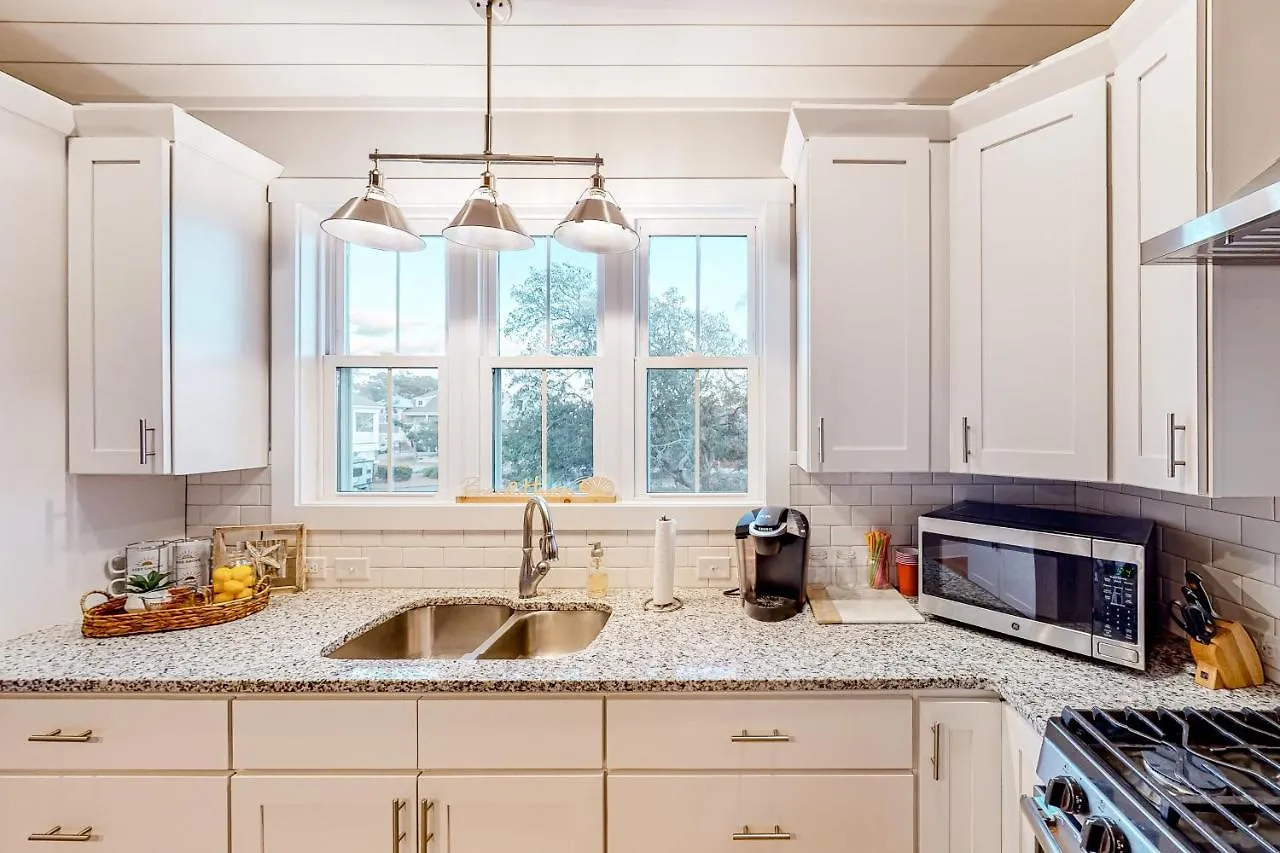 Sea N Red - Upper Oak Island