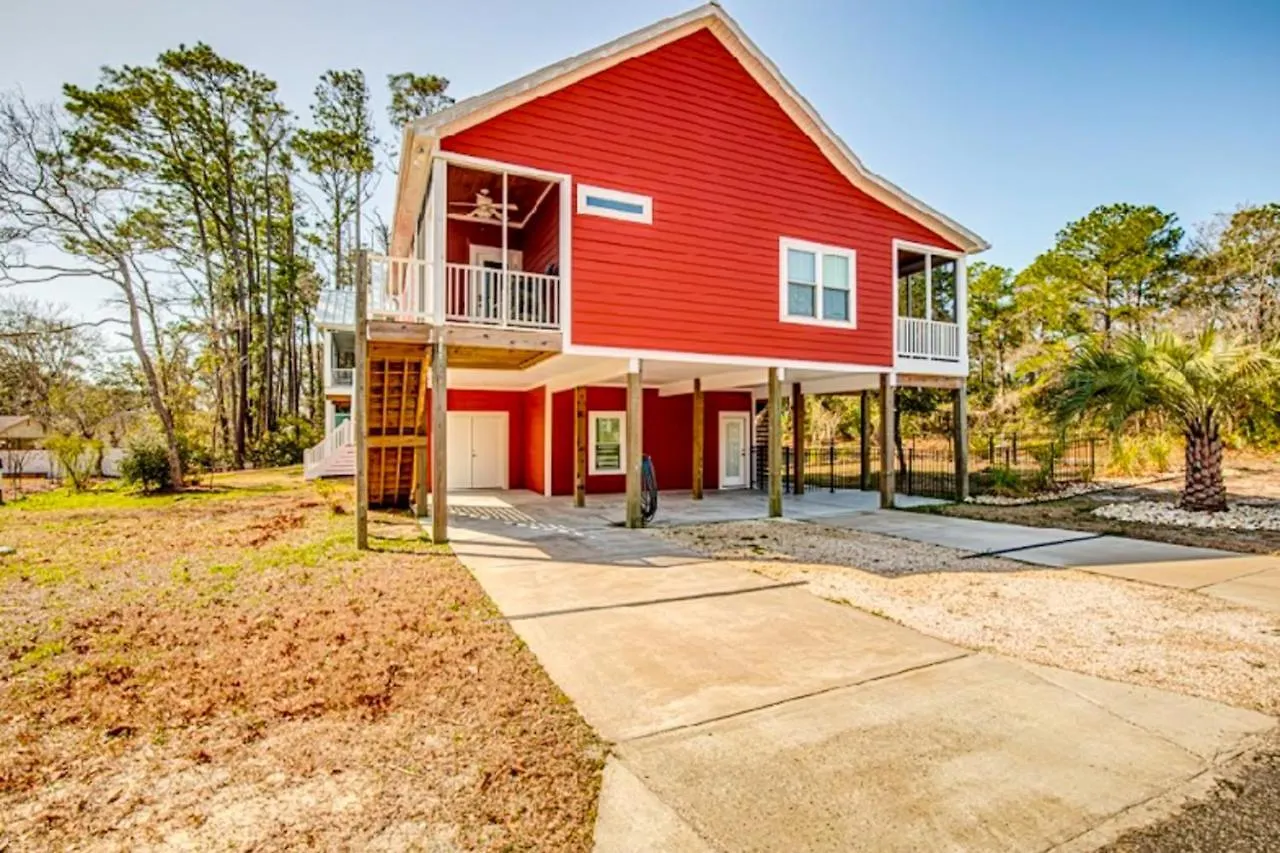 Sea N Red - Lower * Oak Island