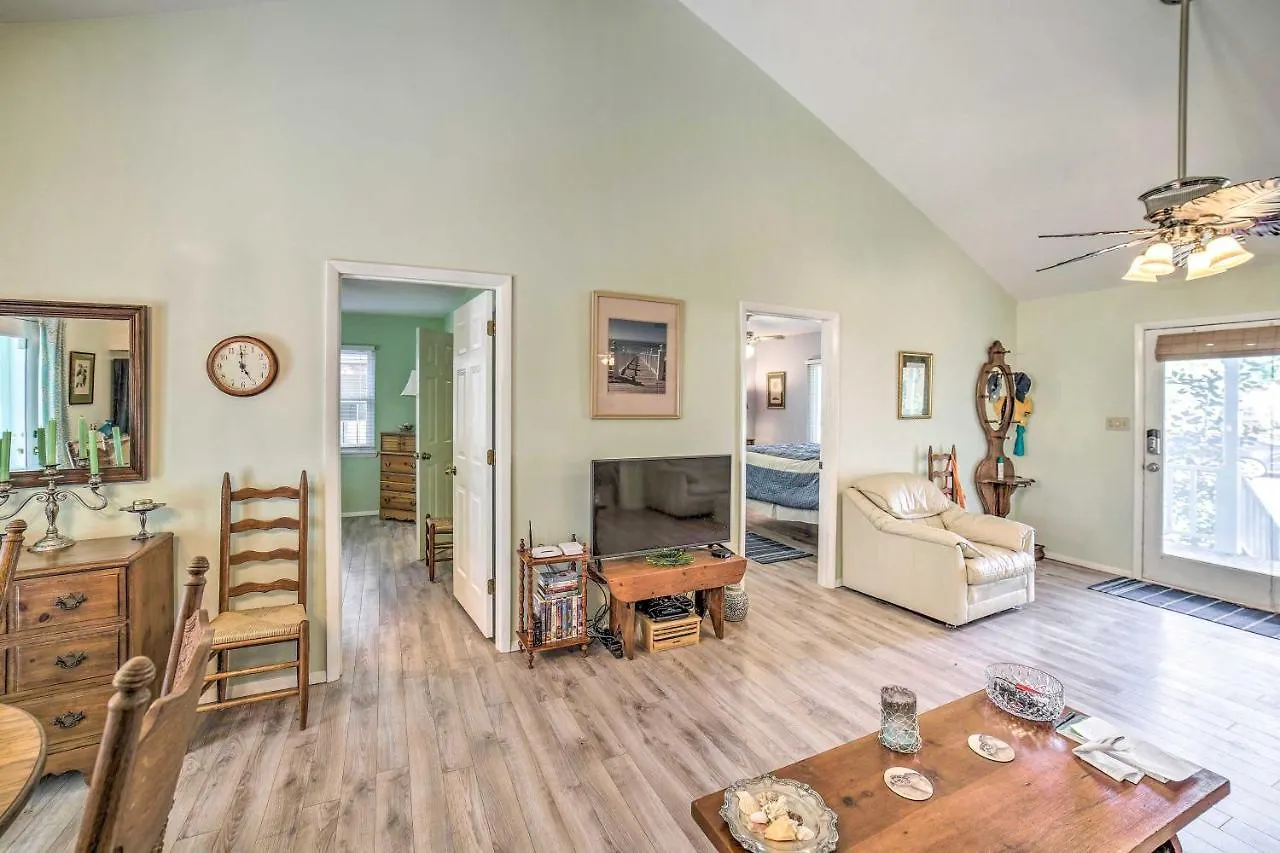 Holiday home With Yard Less Than 1 Mi To The Beach! Oak Island