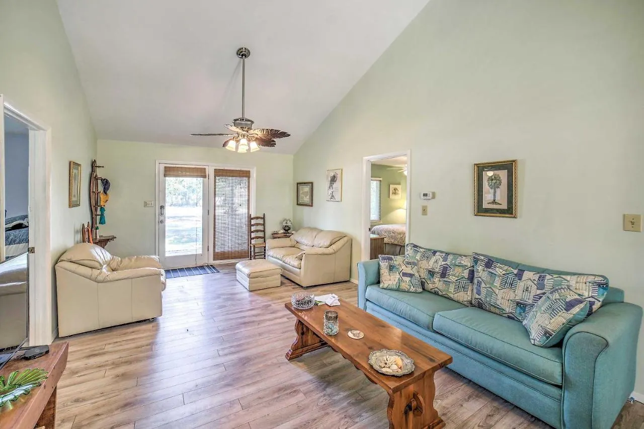 With Yard Less Than 1 Mi To The Beach! Holiday home