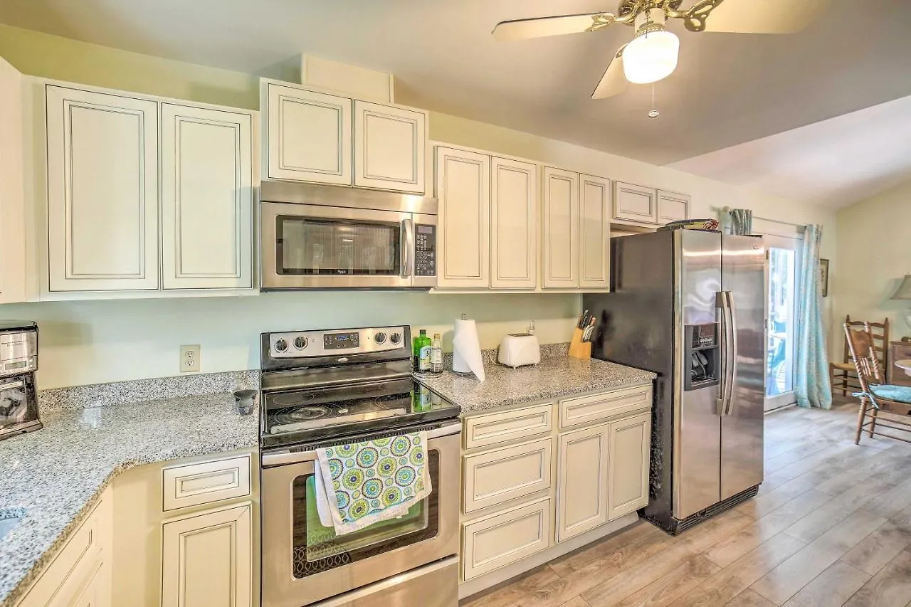 Holiday home With Yard Less Than 1 Mi To The Beach! Oak Island