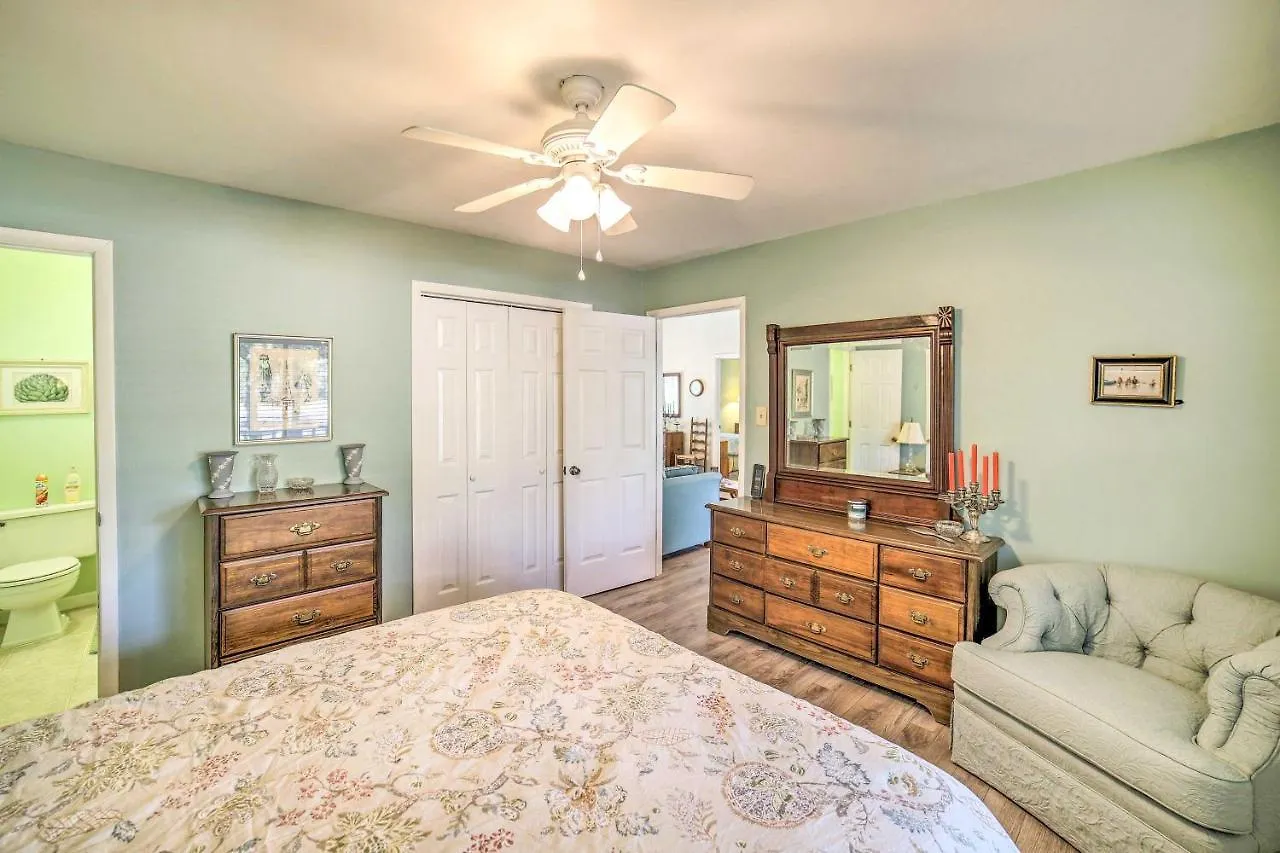 With Yard Less Than 1 Mi To The Beach! Holiday home *