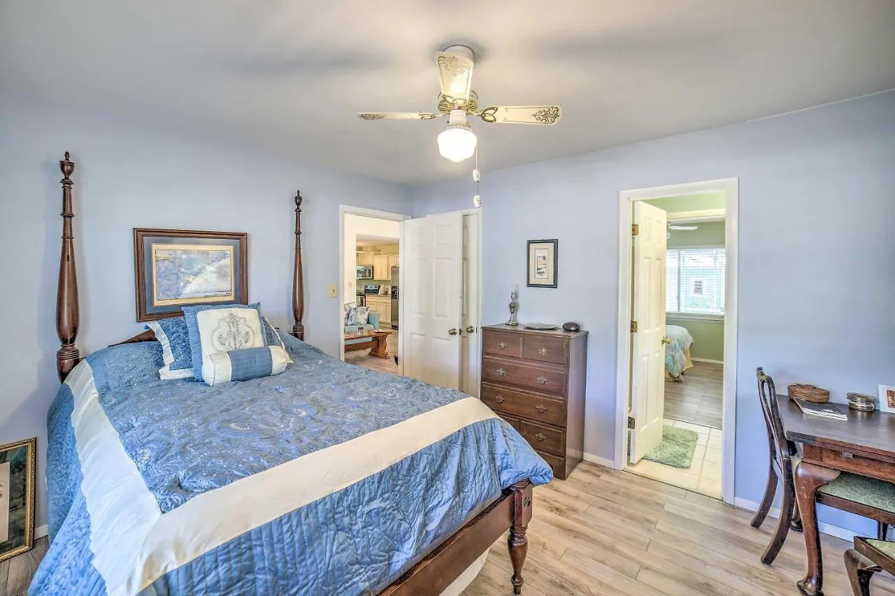 With Yard Less Than 1 Mi To The Beach! Holiday home